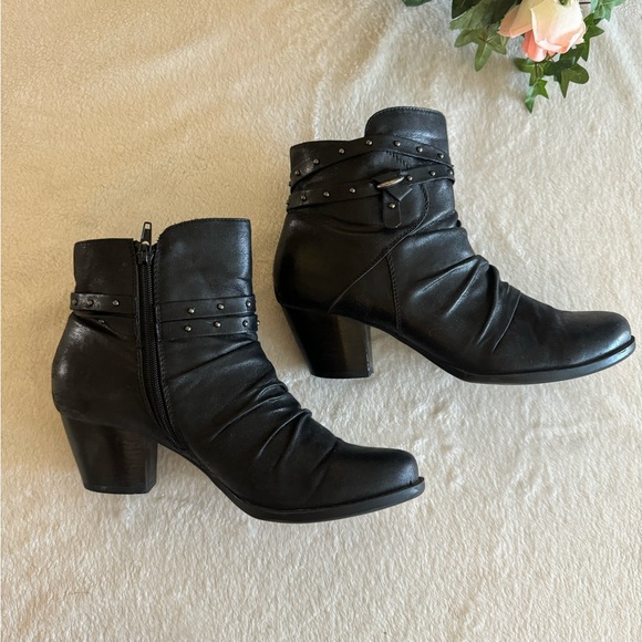 Bear Traps Western Black Ruched Vegan Boots with 2 1/2” Heels Women’s Size 10 - Picture 4 of 12